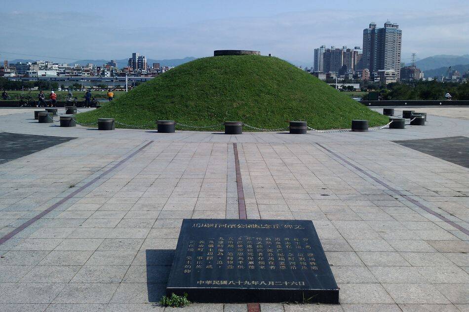 0/0 1950年6月10日,中共台湾地下党干部聂曦被行刑队押至马场町刑场的