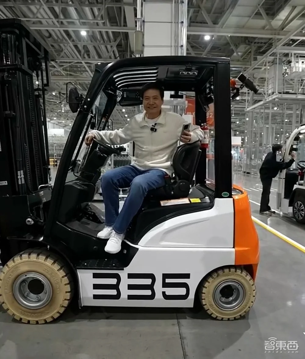 雷军4小时跨年直播:交小米年终总结,晒30万辆交车目标,立了N多flag(图9) 雷军4小时跨年直播:交小米年终总结,晒30万辆交车目标,立了N多flag(图9)