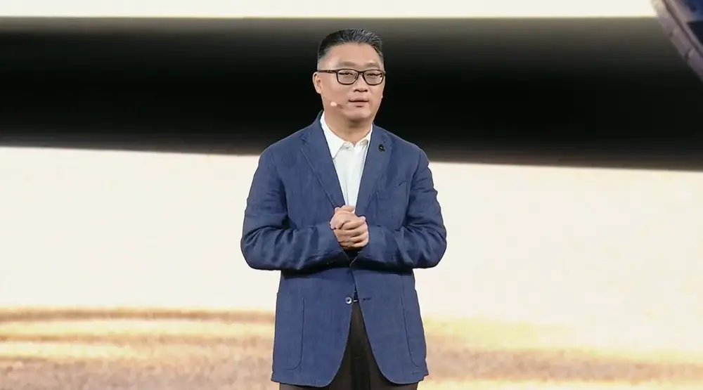 魏牌高山7 28.58万元开售!WLTC综合续航达945km,支持“车位到车位”