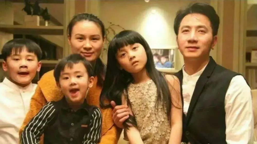 好男人人设作假？网红林生斌翻车，被曝在妻子去世半年就牵手新欢-林生斌网友评论