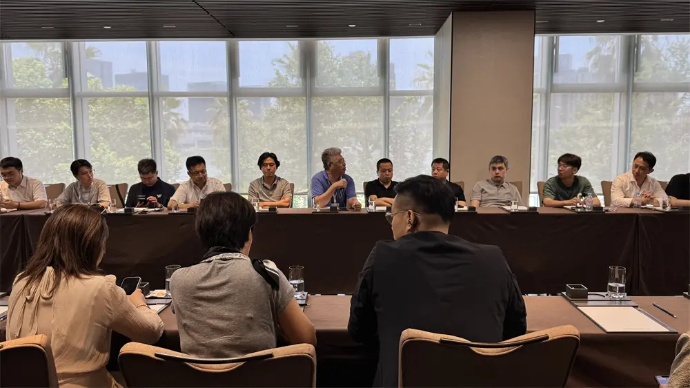 具微科技全球首家具身智能4s店开业，具微科技轮式四足机器人 “MOVENEW T1” 实体首次亮相(图6)