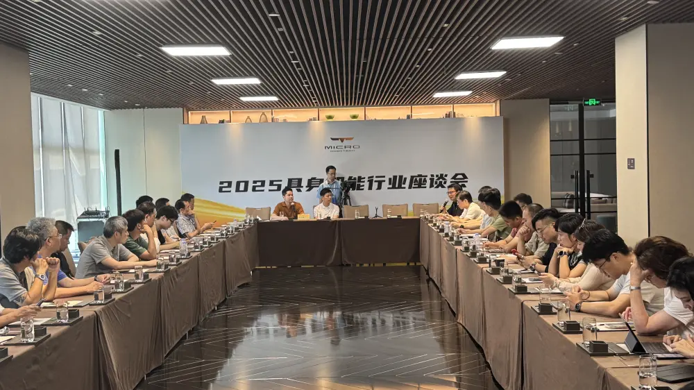 具微科技全球首家具身智能4s店开业，具微科技轮式四足机器人 “MOVENEW T1” 实体首次亮相(图9)