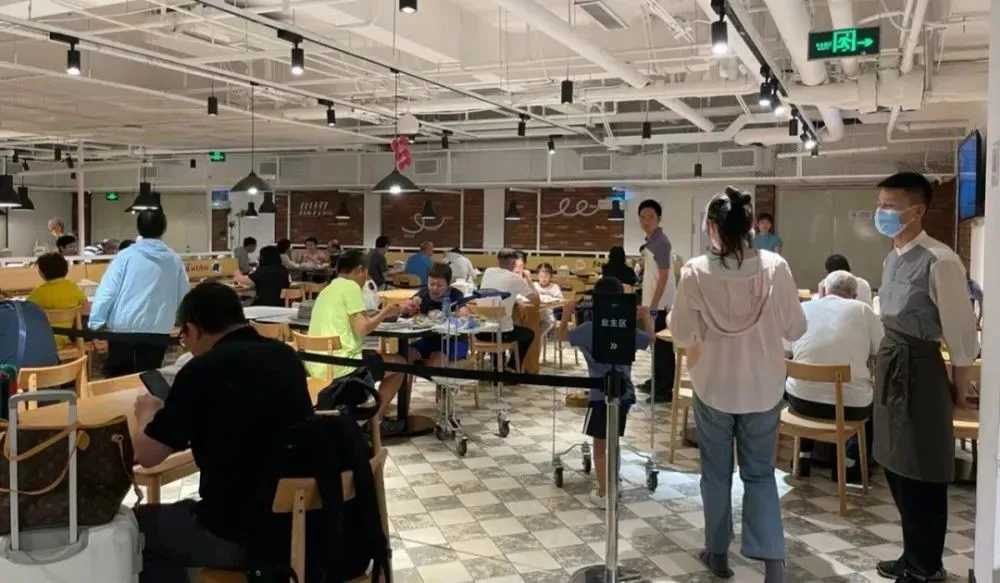 最近，阿那亚为什么被喷惨了？-阿那亚为什么那么火
