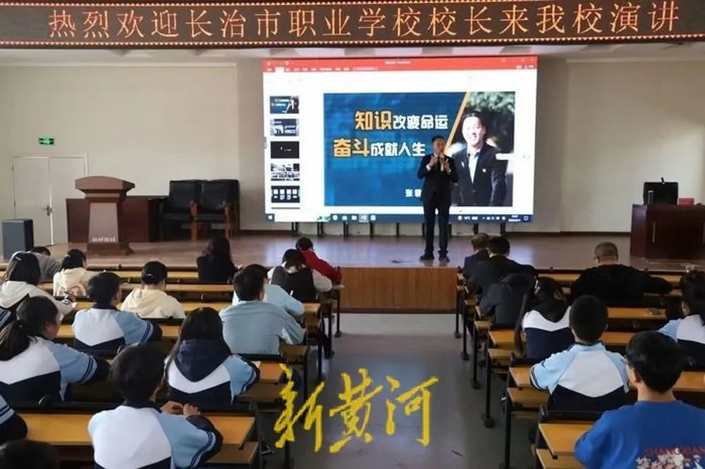 张俊成外出演讲。受访者供图