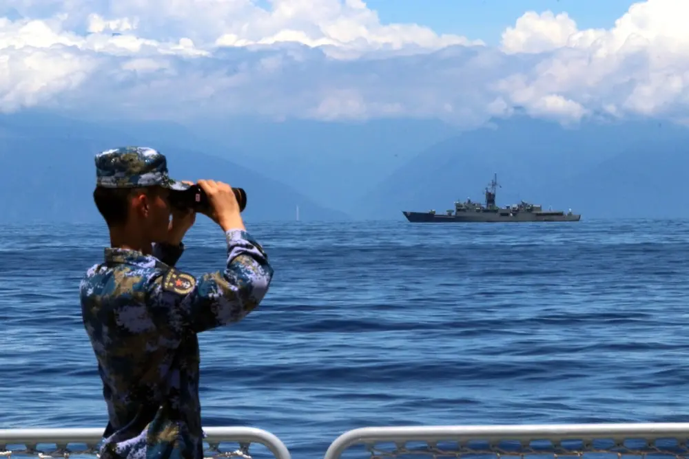 2022年8月5日，中国人民解放军东部战区海军继续在台岛周边海域展开实战化训练 图源：新华社