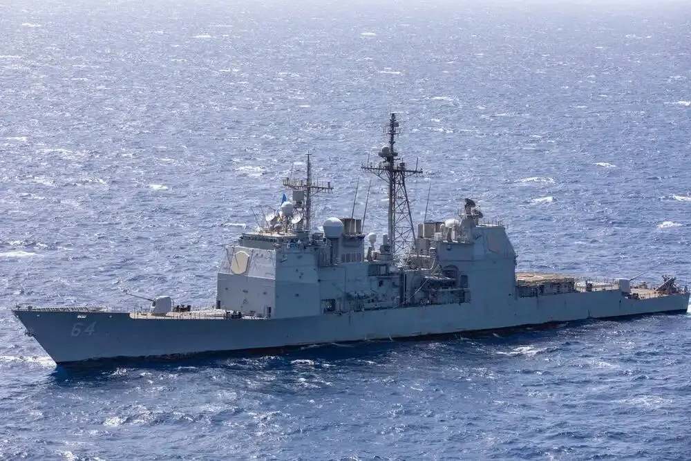 美军报告：美舰向两架自家战机开火，一架被击落