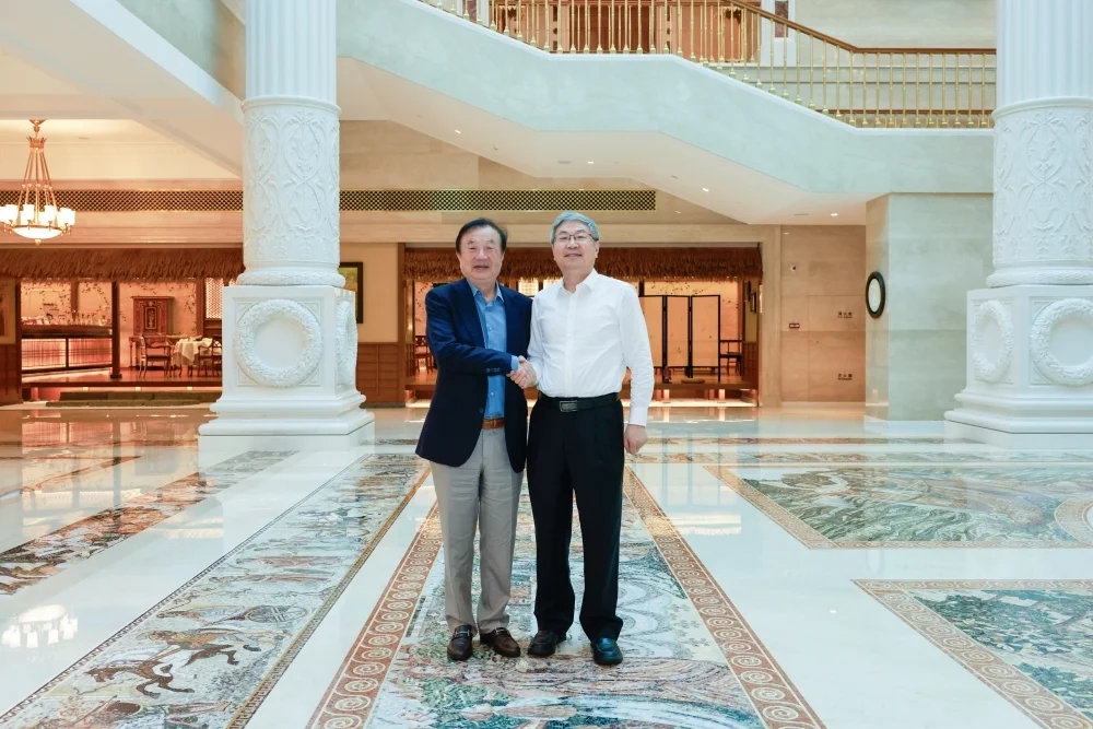 魏牌高山7 28.58万元开售!WLTC综合续航达945km,支持“车位到车位”