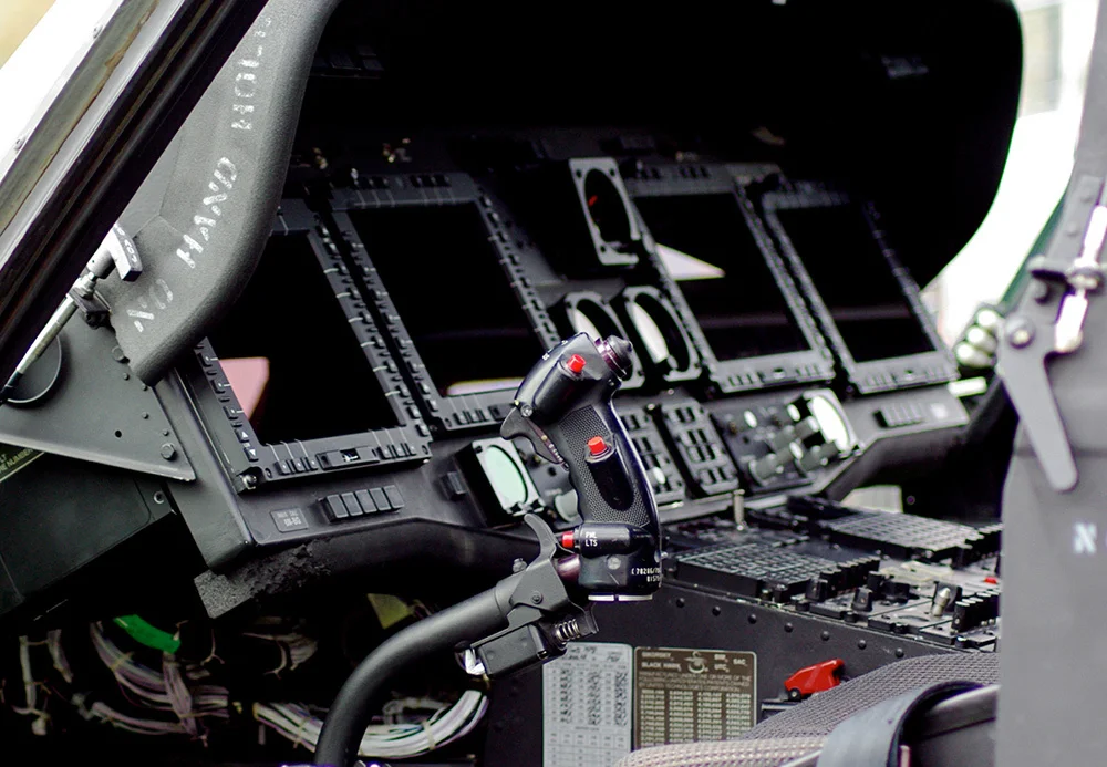 UH-60黑鹰直升机的仪表板