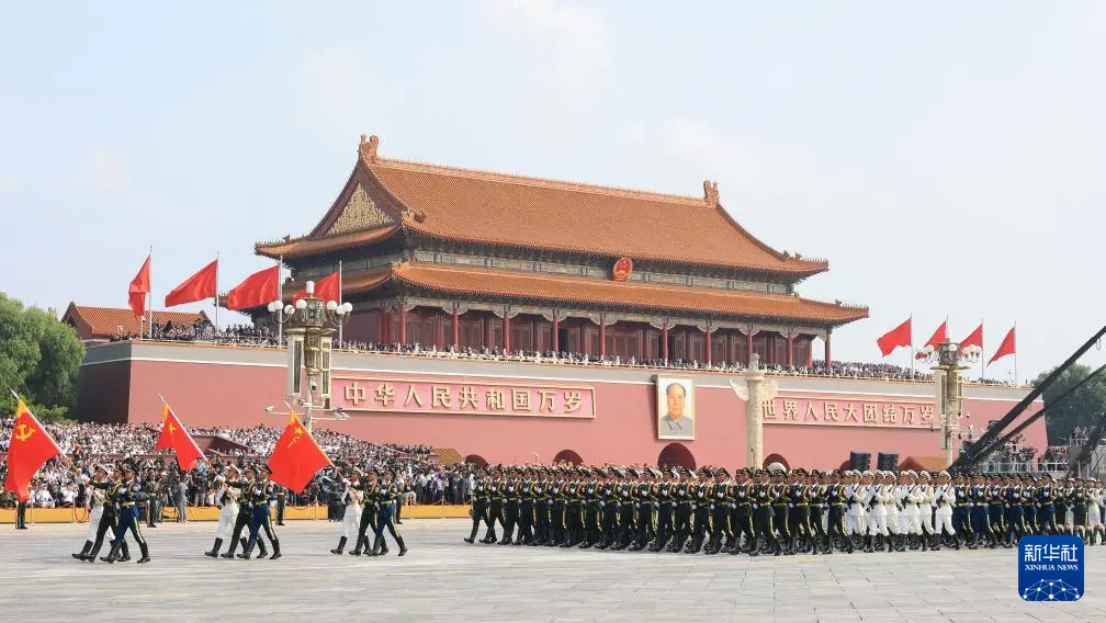 9月3日，纪念中国人民抗日战争暨世界反法西斯战争胜利80周年大会在北京隆重举行。这是中国人民解放军仪仗方队接受检阅。新华社记者 王菲 摄
