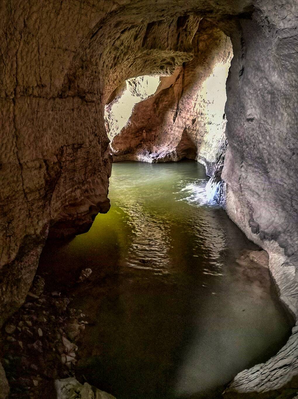 喀斯特地貌的溶岩洞