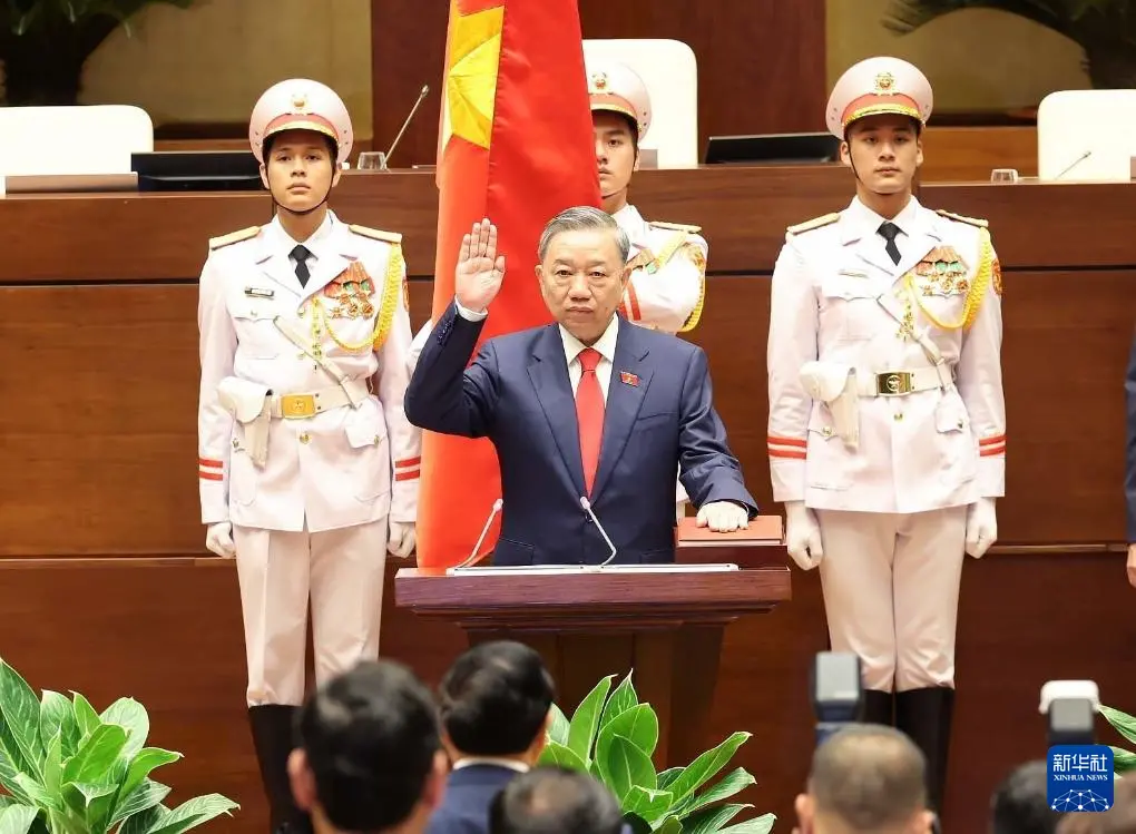 5月22日，苏林在越南首都河内宣誓就任越南国家主席。新华社/越通社