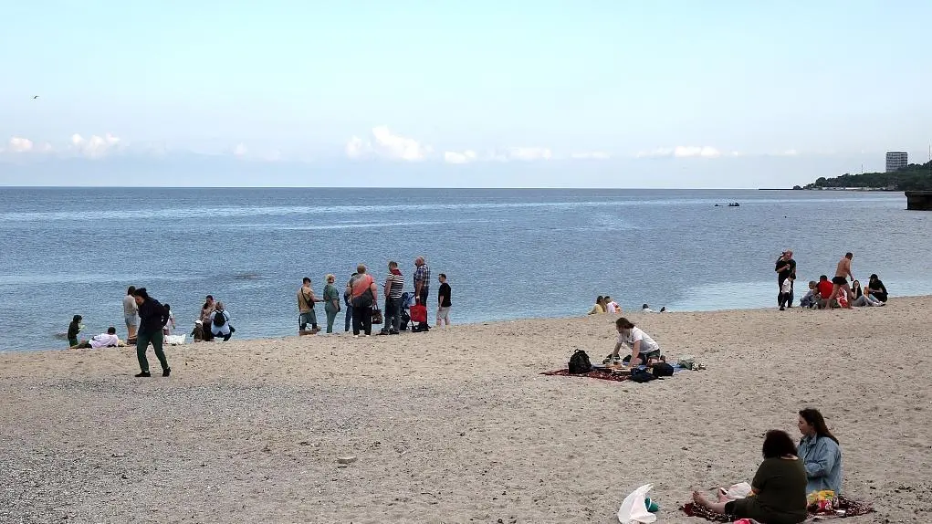 乌克兰敖德萨，人们在海滩上放松。视觉中国 图