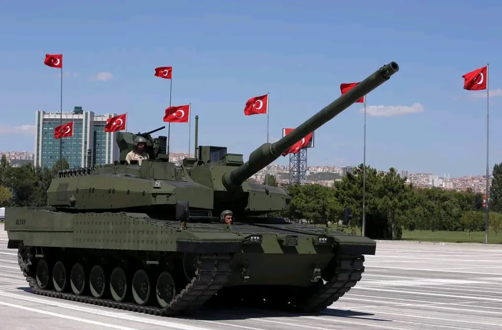 在向土耳其推销K-2坦克时，韩国专门定制化了加长版底盘