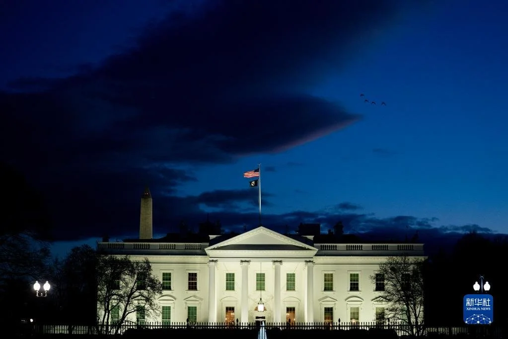 这是1月20日在美国首都华盛顿拍摄的白宫。新华社记者 刘杰 摄