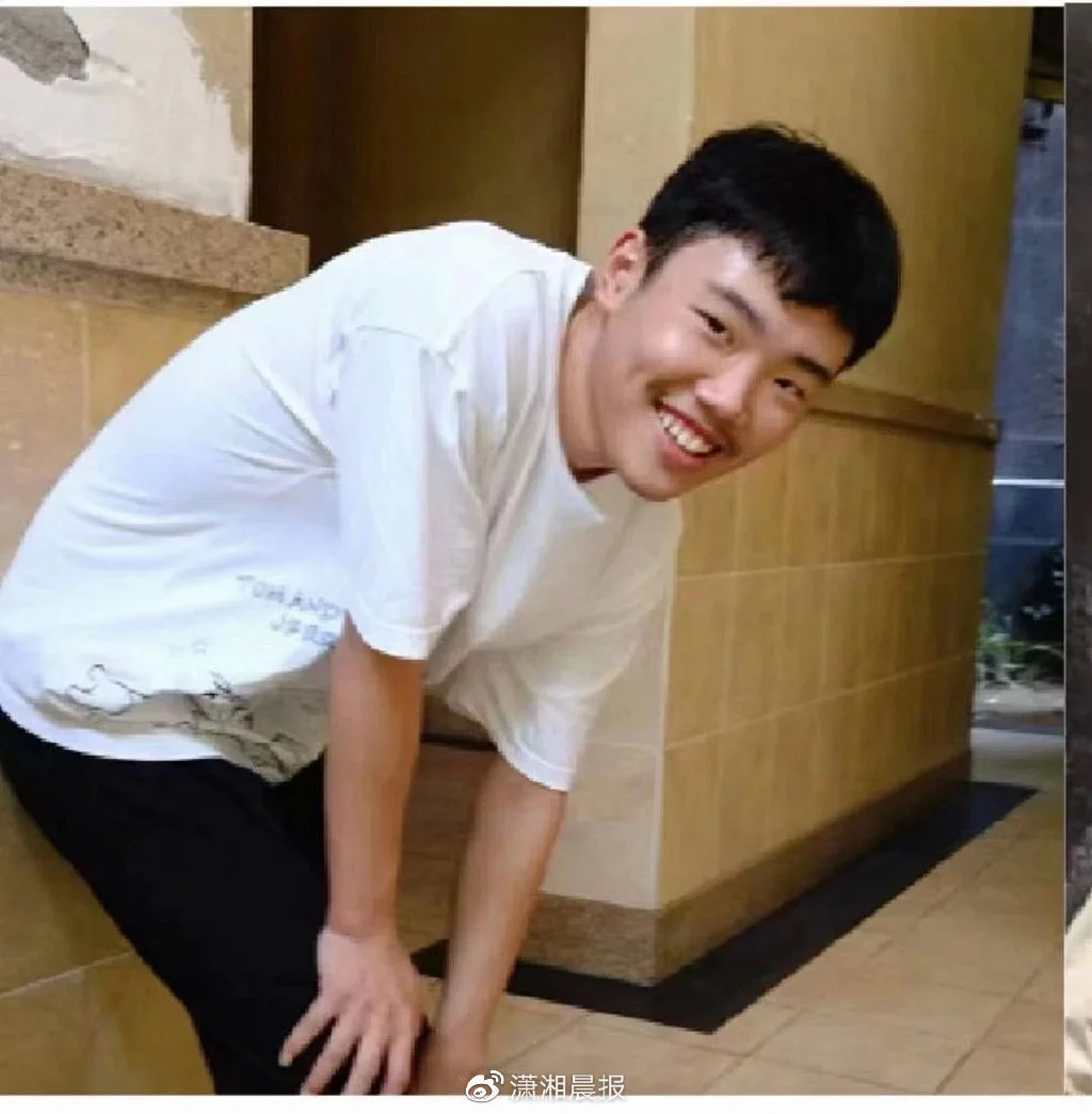 暑假,李连英给刚打完乒乓球的儿子拍下这张照片,图/受访者提供