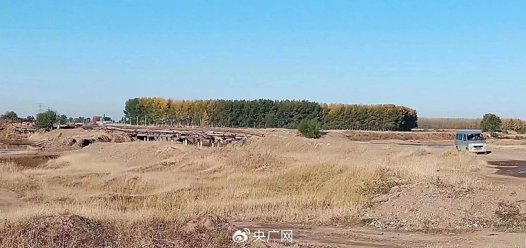 附近村民拍摄于2018年车辆过桥时的情形（央广网发 谷天福供图）