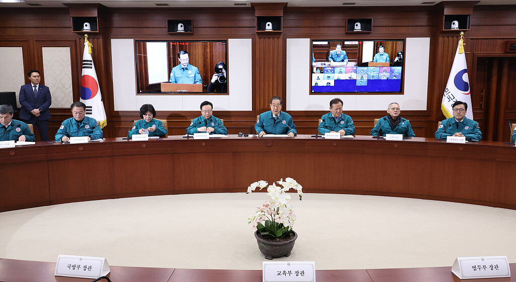 当地时间2024年2月23日，韩国首尔，医生集体行动中央灾难安全对策会议召开。视觉中国 图
