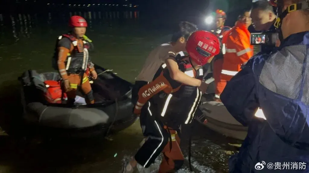 唐驳虎：贵州游船侧翻，事发前天气晴朗，为何风雨突袭？