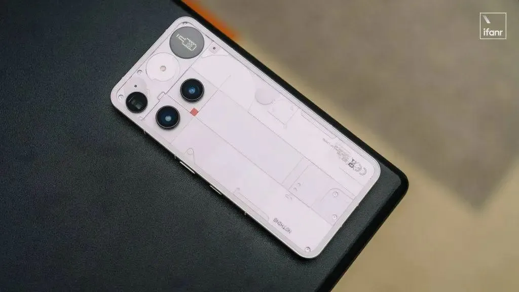 注定小眾的Something:Nothing Phone(3)為誰而生?