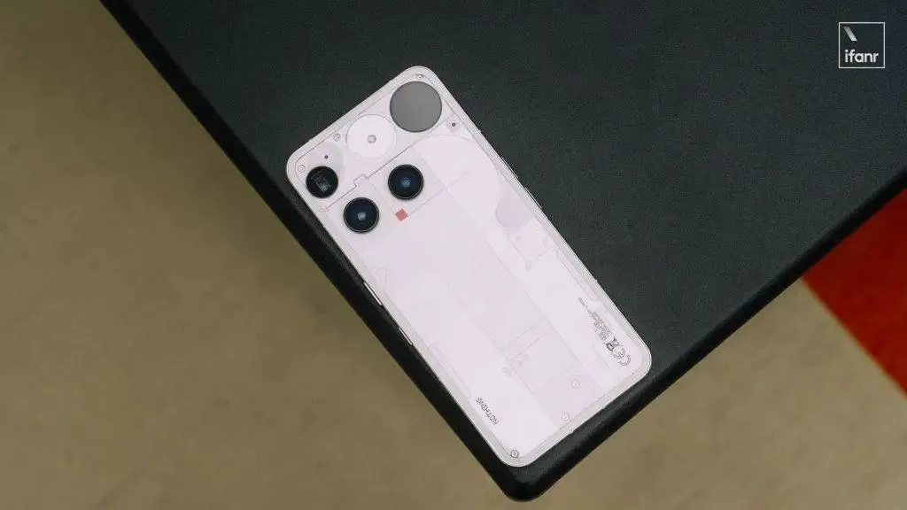 注定小眾的Something:Nothing Phone(3)為誰而生?