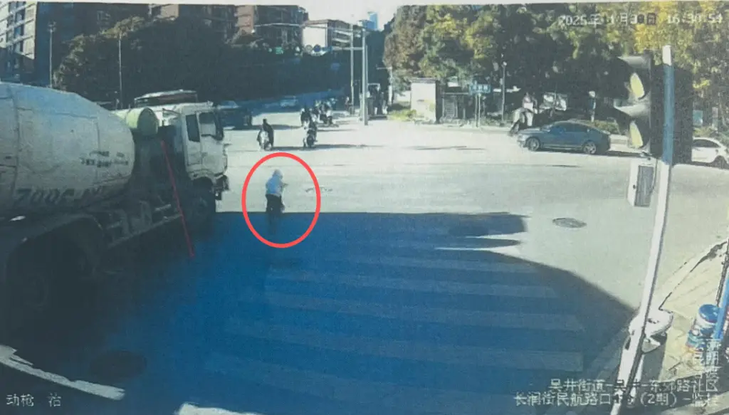 男童骑车遭混凝土罐车碾死 司机在禁行道路行驶