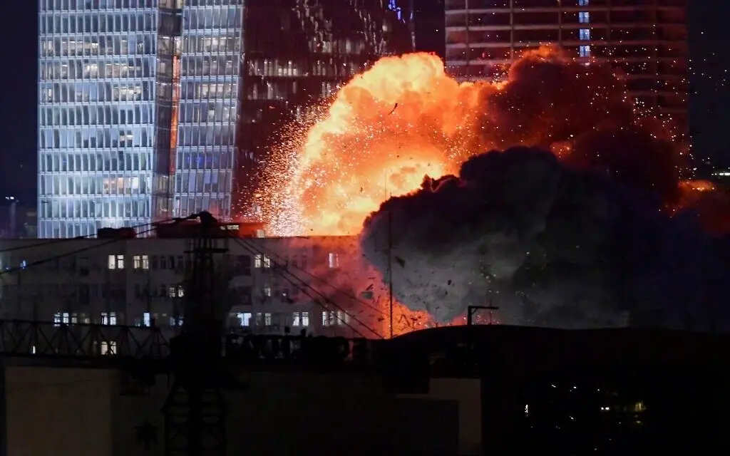 CNN：美国大使1夜躲避5次