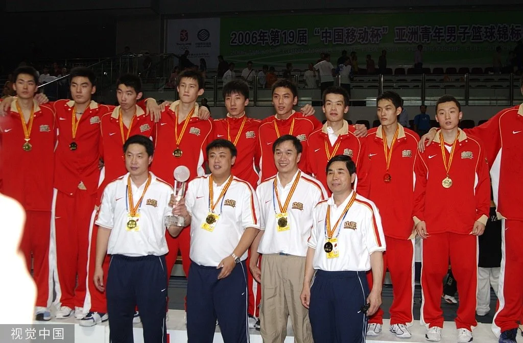 2006年李春江带领中国队夺得亚青赛冠军。
