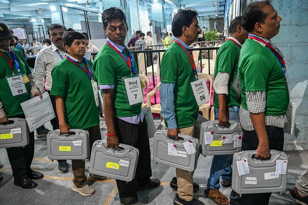 当地时间2024年6月4日,印度,持续六周共分七个阶段进行的印度大选投票结束,大选计票结果将于当日公布。视觉中国 图