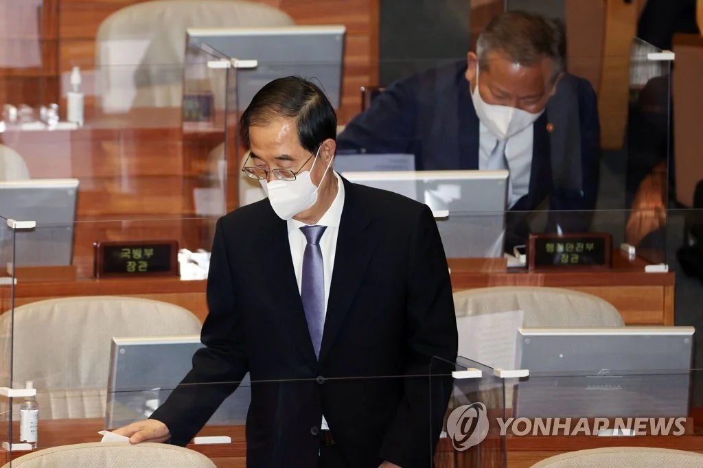9月19日，在韩国国会，韩国国务总理韩德洙出席国会问政会。 图源：韩联社