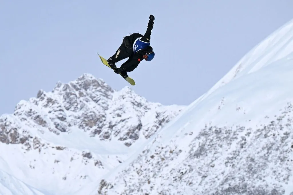 比赛中的苏翊鸣。