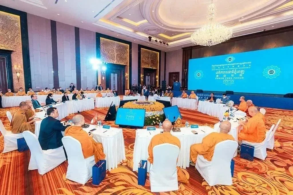 佛教-南海佛教圆桌会金边论坛在柬埔寨举行，西哈莫尼国王会见印顺大和尚一行