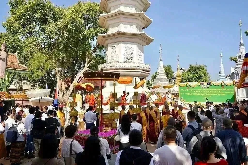 佛教-南海佛教圆桌会首次出海！18个国家地区三大语系高僧共祈世界和平