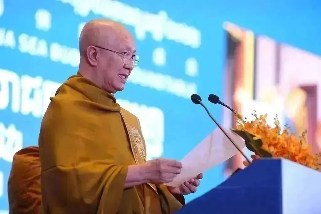 佛教-南海佛教圆桌会金边论坛在柬埔寨举行，西哈莫尼国王会见印顺大和尚一行