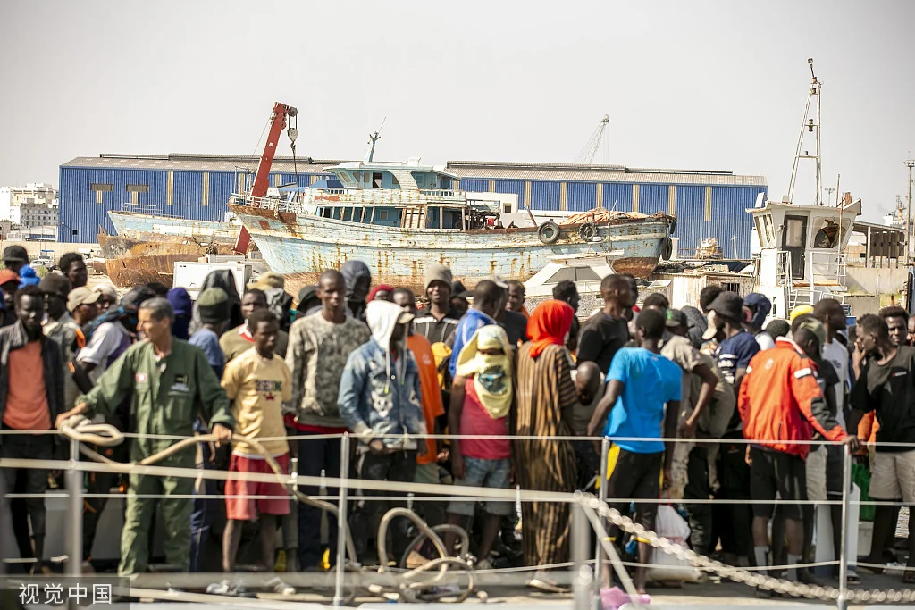 当地时间2023年8月12日，突尼斯斯法克斯，突尼斯海岸警卫队执行了一项打击非法移民的行动，非法移民试图通过地中海抵达欧洲。