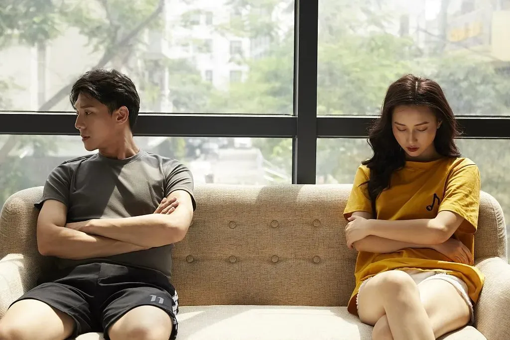 最高法亮红灯：婚外恋可能导致“人财两空”