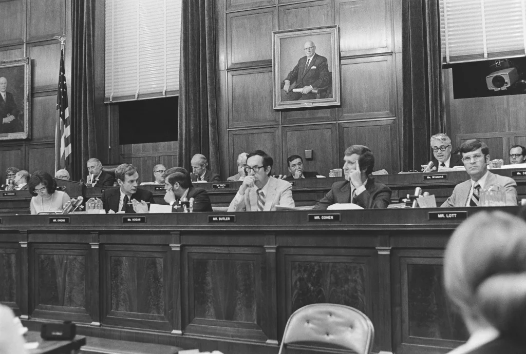 當地時間1974年7月29日,美國華盛頓特區,司法委員會彈劾小組會議,聽取與水門事件有關的證據。視覺中國 圖