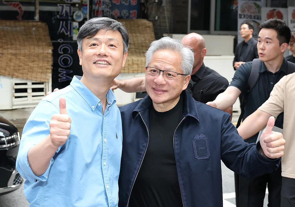 黄仁勋访韩第3日：首尔网吧会晤游戏巨头负责人
