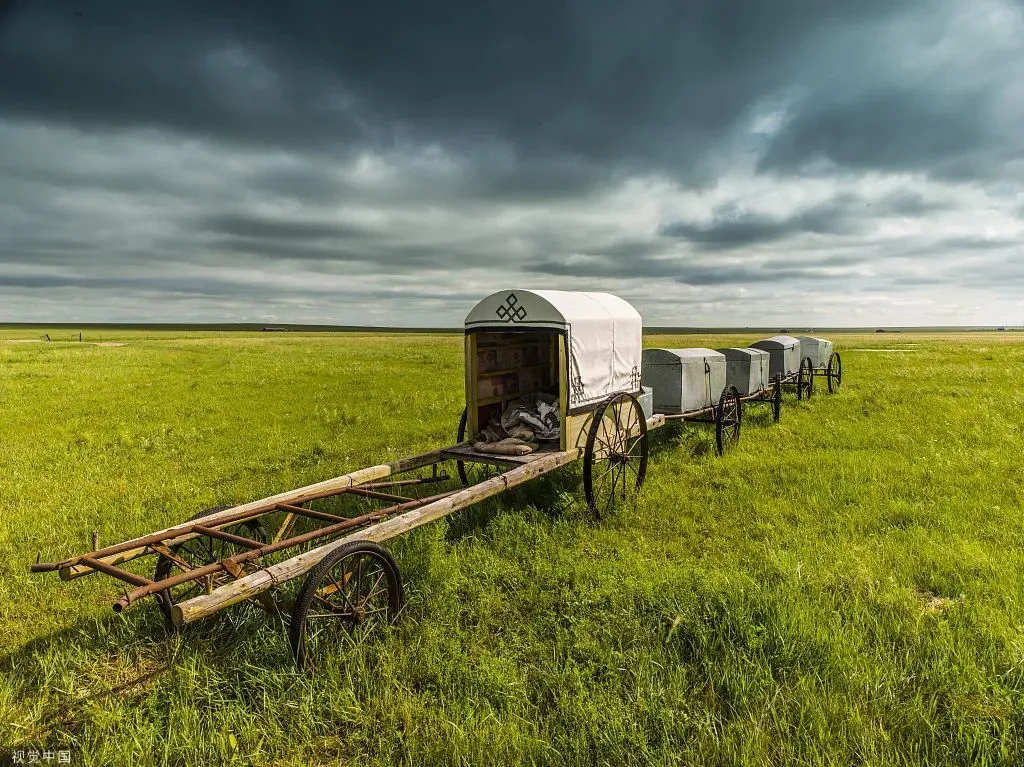 勒勒车，即蒙古式牛车，是蒙古民族使用的传统交通运输工具。