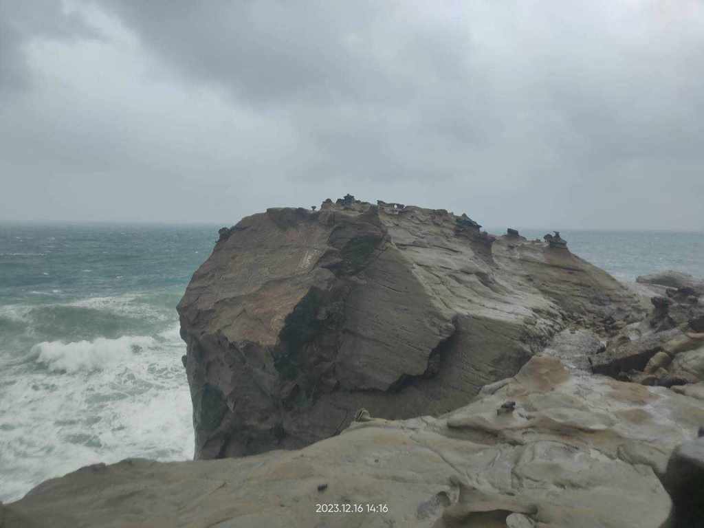 台湾知名景点象鼻岩“象鼻”断裂。 新北市瑞芳区脸书图片