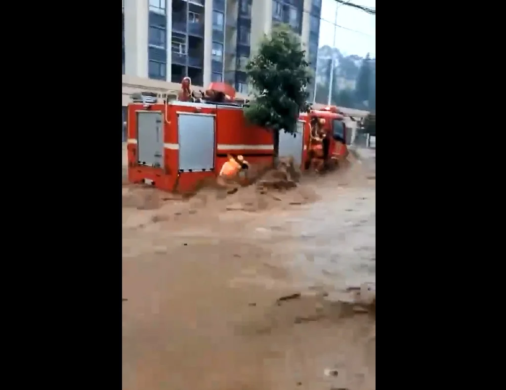 南方四省现特大暴雨 历史最大洪水或将威胁广东等地