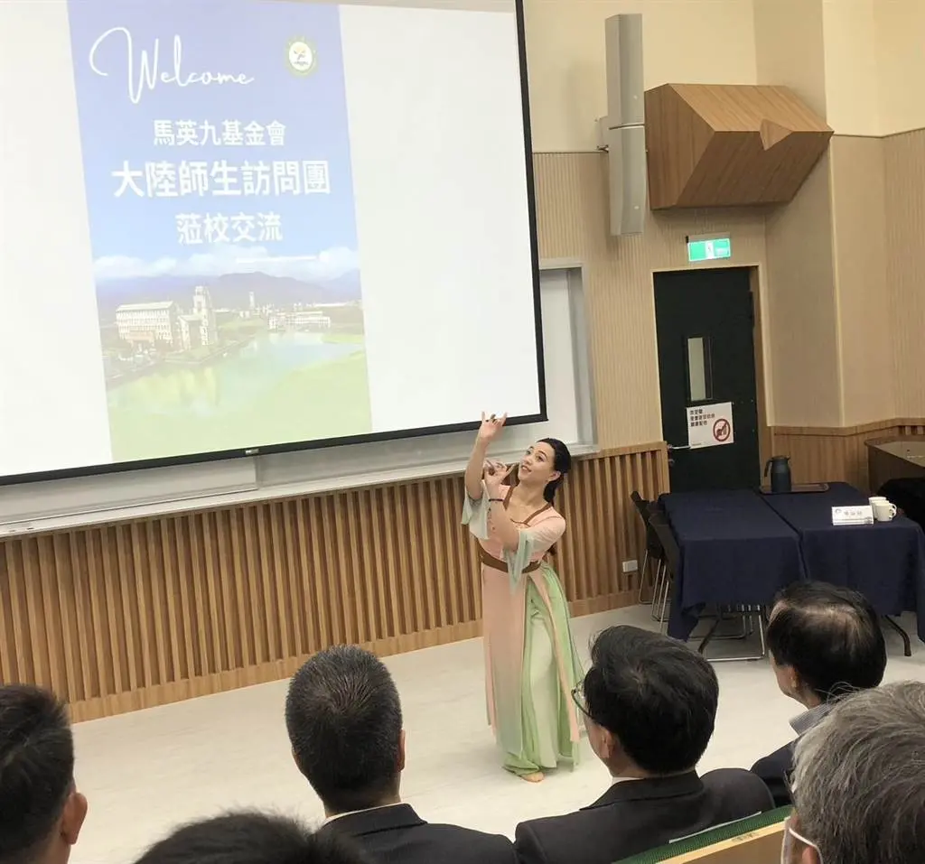 北京大学学生张钰渟带来“天涯共此时”古典舞分享交流 图自台湾中时新闻网