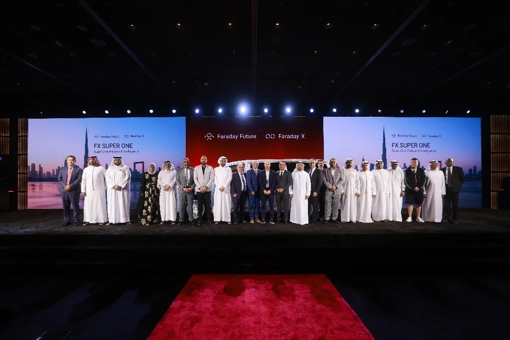 贾跃亭旗下FF首款MPV迪拜发布:伊涅斯塔成首位车主,支持加密货币购车