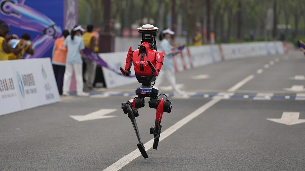 从“养生跑”到破人类纪录，中国机器人成了！