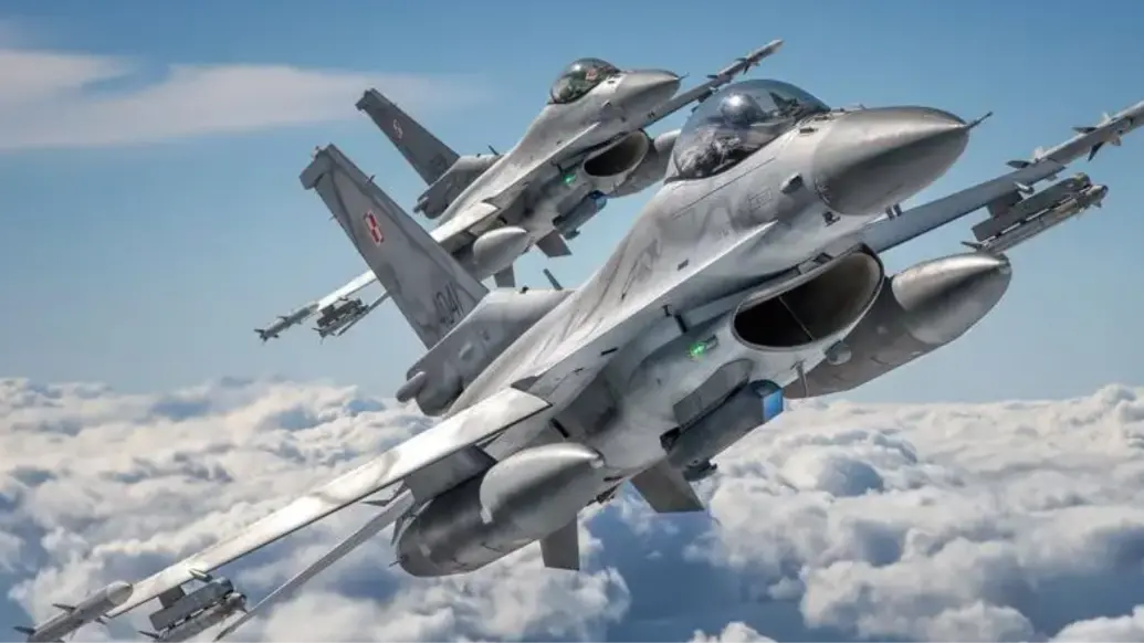 波兰总理：波方将帮助乌克兰培训F-16战斗机飞行员