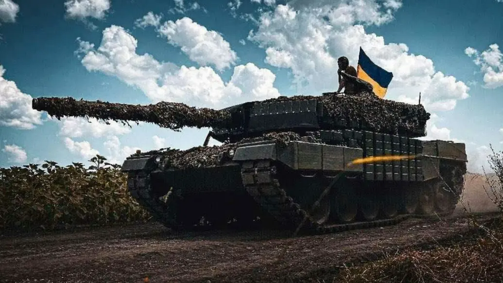 美国2024年大选几乎等同于俄乌冲突的最后时限，在此之前，各方都需要做出最后的决断。（乌克兰的“美械”、“欧械”部队还剩多少？他们将是泽连斯基最后的希望。图为乌军自行改装的德制“豹-2”主战坦克）