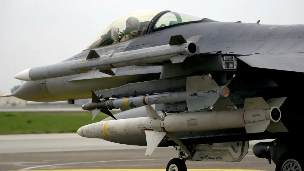 荷兰国防大臣：明年才能向乌克兰交付F-16战斗机