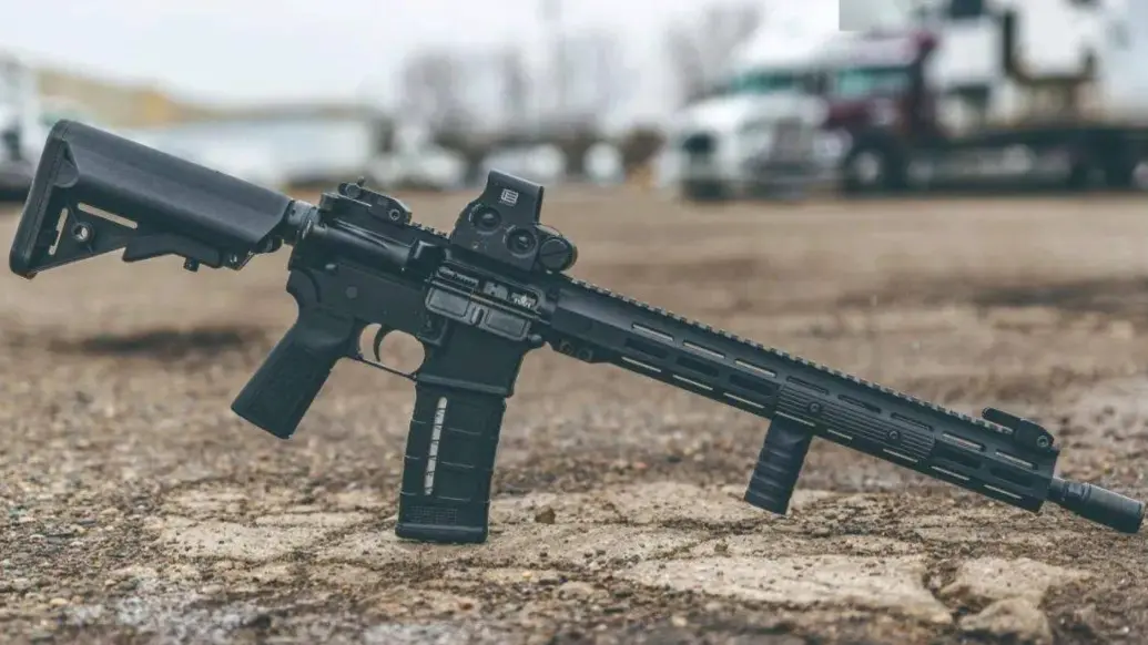 允许半自动步枪改连发 美国政府放宽枪支改装限制