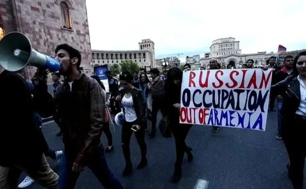 9月19日，亚美尼亚首都埃里温发生示威，群众要求政府出手。