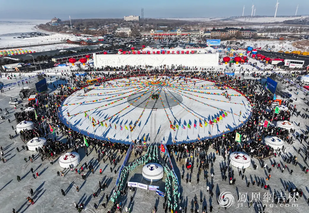 查干湖第22届冰雪渔猎文化旅游节开幕式现场。凤凰网吉林 王振东/摄