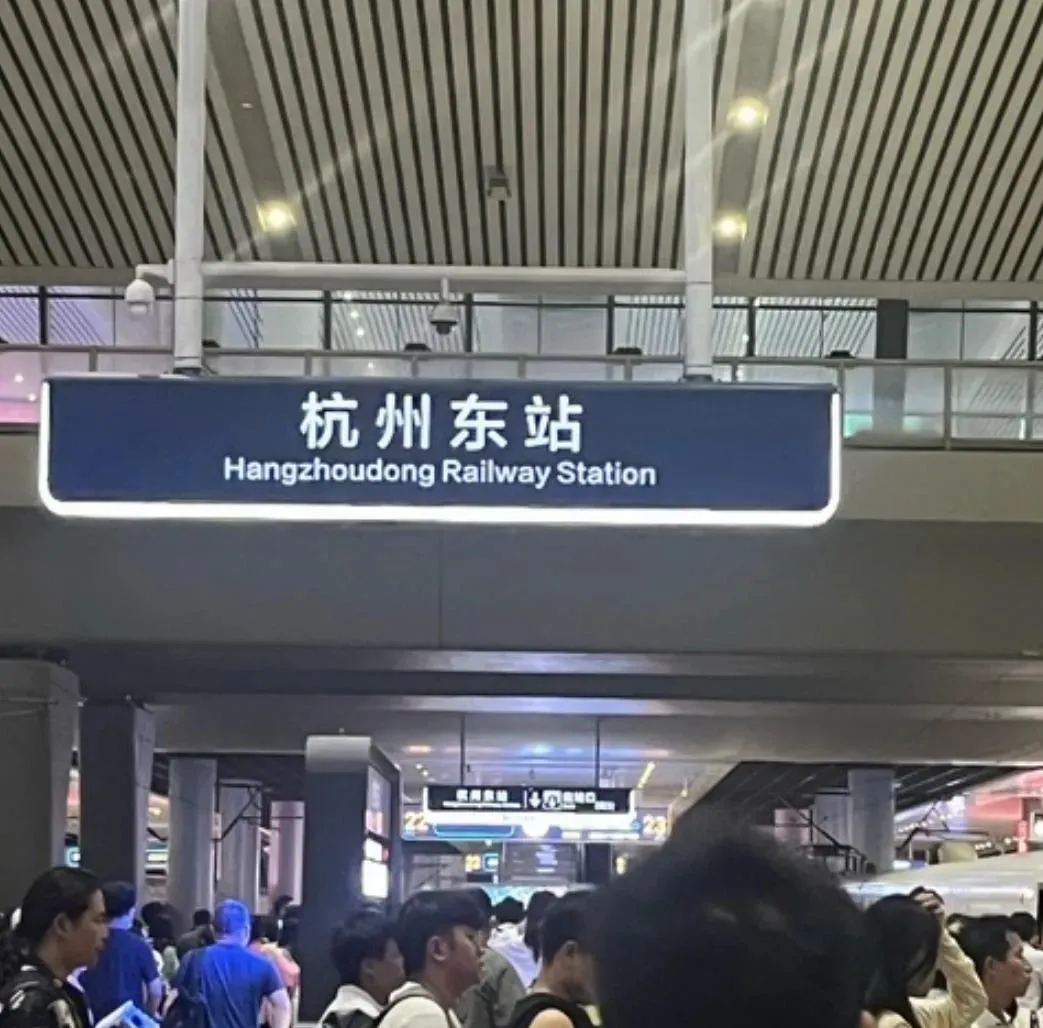 杭州站卧轨自杀事件:好的人生,要懂苦亦是空